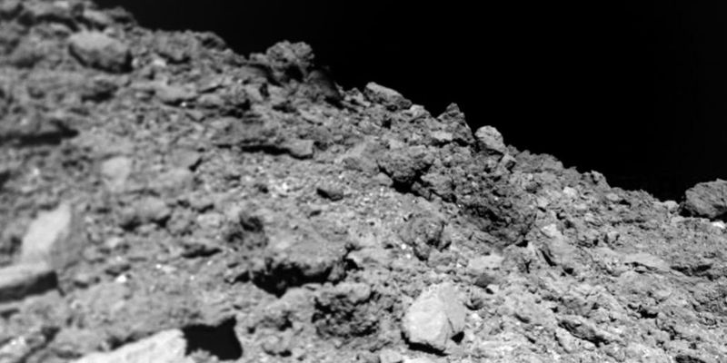 Астрономы заметили странность на фото астероида Рюгу
