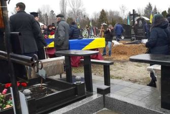 На київському кладовищі ховають пілотів збитого в Ірані літака