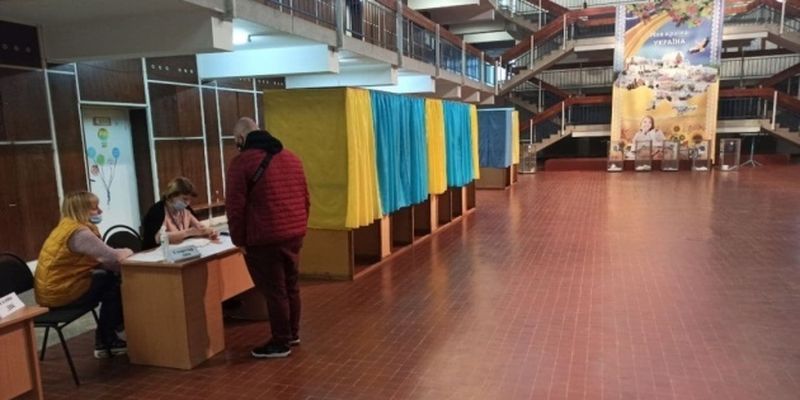 Более половины украинцев поддерживают идею досрочных выборов в Раду