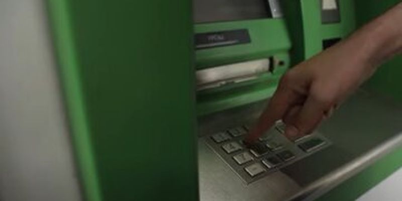 ПриватБанк блокирует карты украинцев из-за мошенников: как избежать закрытия счета