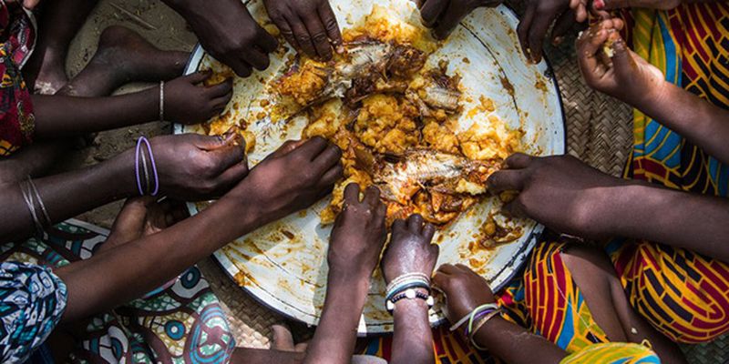 Острый голод из-за пандемии грозит 20 странам - ООН