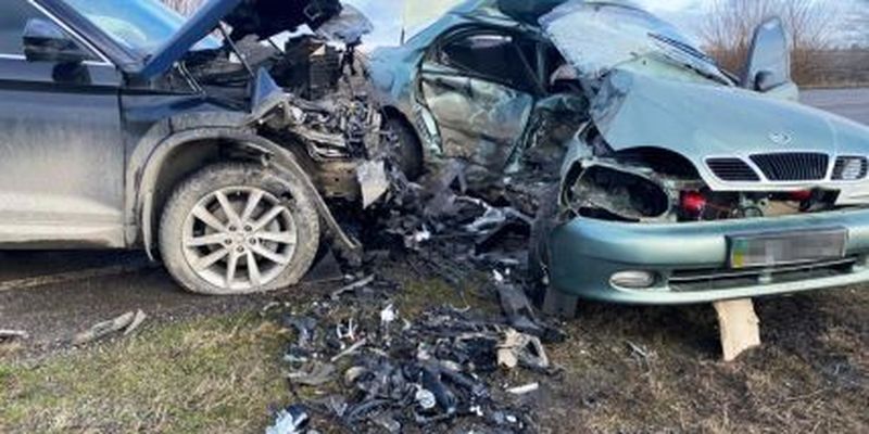 На скользкой дороге водитель не справился с управлением: в Запорожской области в ДТП погибли супруги