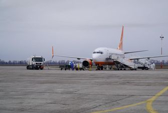 Літак з українцями з Китаю прибув до Харкова