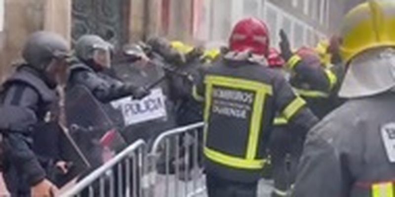 В Испании при столкновениях пожарных с полицией ранены несколько человек