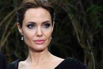 Анджелина Джоли потрясла весь мир своей худобой в фотосессии Elle 