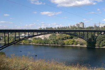 В Запорожье студент покончил с жизнью, прыгнув с 40-метрового Арочного моста