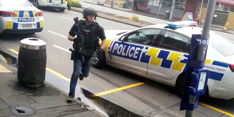 Новозеландский стрелок отказался признать себя невиновным в терактах