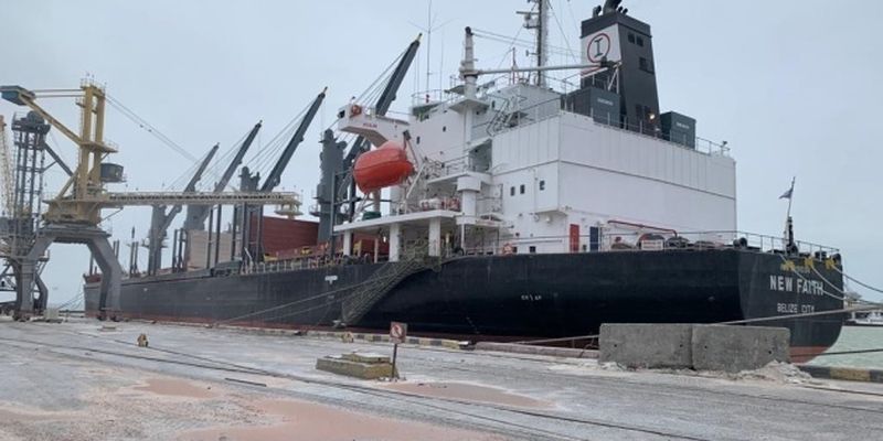 Из украинских портов за два дня вышли шесть судов с зерном