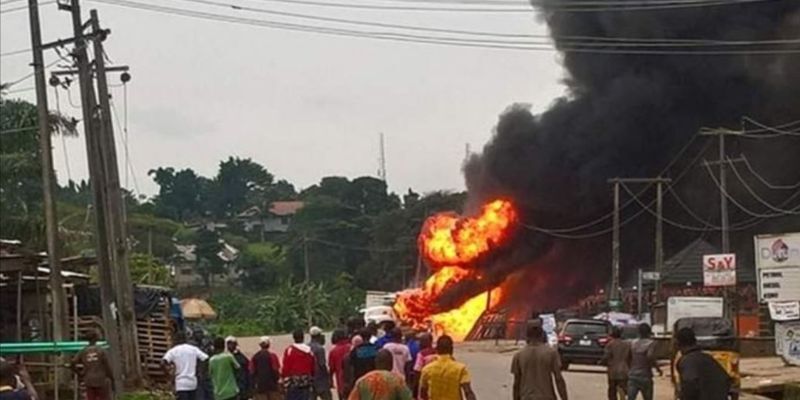 Мощный взрыв сотряс столицу Нигерии: десятки пострадавших