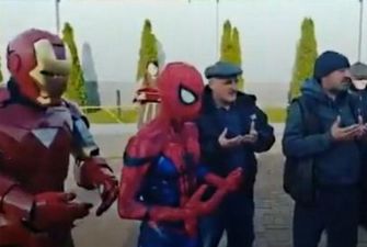 Сеть рассмешило курьезное видео с персонажами Marvel в Дагестане