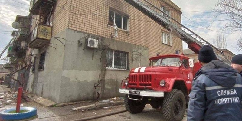 В Одессе произошел взрыв и пожар в жилом доме