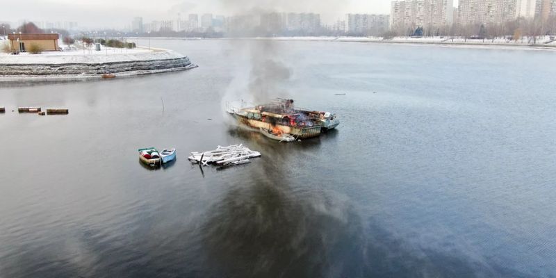 Хотела выпить чаю: в Москве женщина устроила пожар на корабле