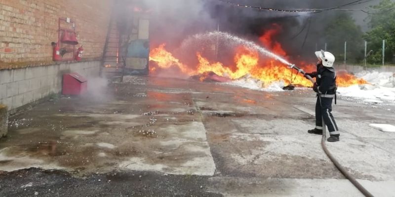 Крупный пожар под Днепром: горел склад зерна