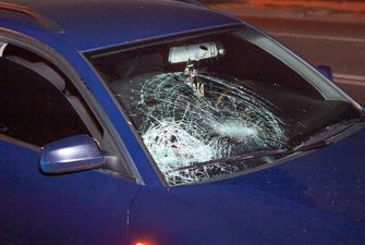 Бросилась под колеса: в Днепре водитель Volkswagen сбил девушку