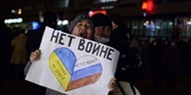 Половина россиян выступает за мирные переговоры с Украиной - опрос