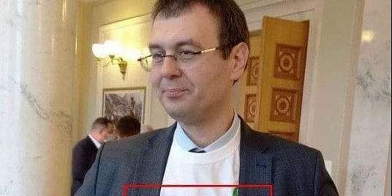 «Слугу» Гетманцева висміяли в мережі через надпис на футболці