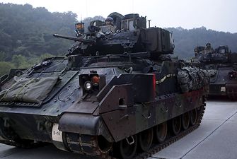 До України відправили перші 60 БМП Bradley — Міністерство оборони США