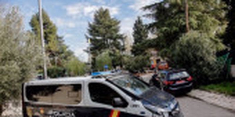 Поліція Іспанії затримала підозрюваного у відправленні конвертів з вибухівкою до посольств України та США