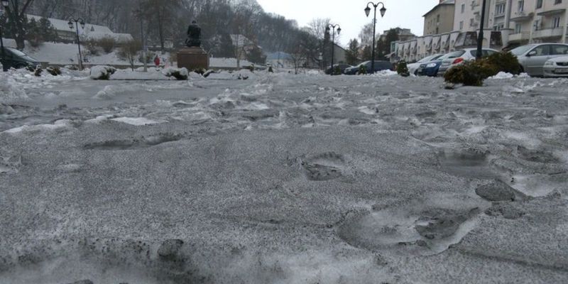 Землю укрыл черный снег: на Прикарпатье жители рассказали о нарушениях на соседней ТЭС