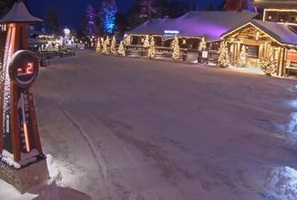 Деревню Санта-Клауса в Лапландии засыпало снегом