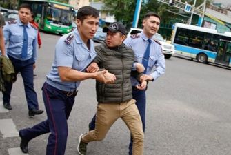Выборы в Казахстане: после акций протеста - почти 1000 задержанных