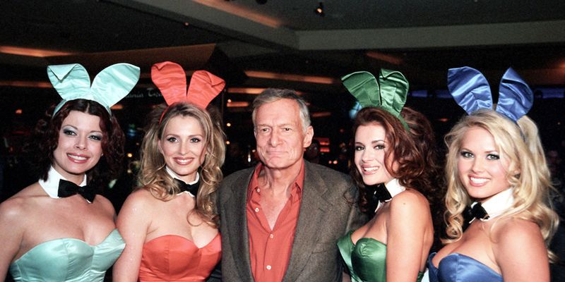 "Секреты Playboy": Хью Хефнер заставлял моделей делать это с собаками и знаменитыми гостями