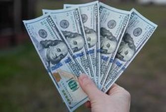 НБУ наполнил кассы банков долларами: распределил $100 млн наличными