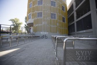 Біля Київського зоопарку відкрили триповерховий паркінг з місцями для велосипедів