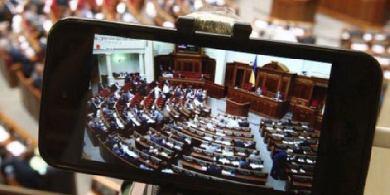 Понад дві тисячі журналістів акредитувалися до Верховної Ради