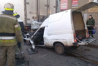 Водителя вырезали болгаркой: под Днепром случилось жесткое ДТП с пострадавшими