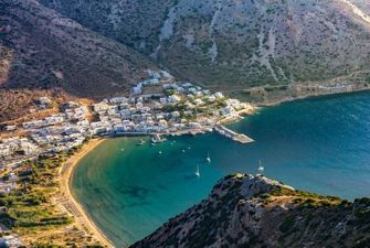 Греція пускатиме туристів без семиденного карантину, але є умови