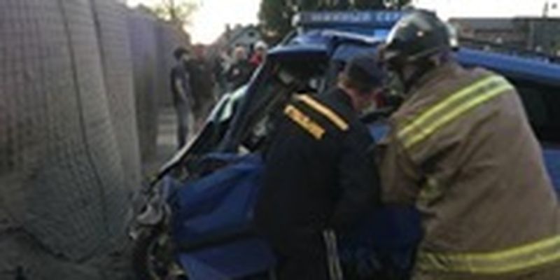 В Киеве авто на скорости врезалось в блок-пост