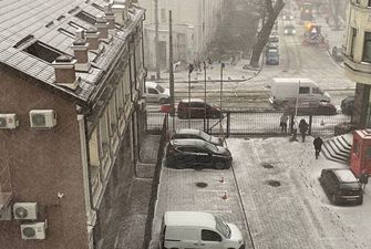 Почалася справжня зима: Київ засипає снігом
