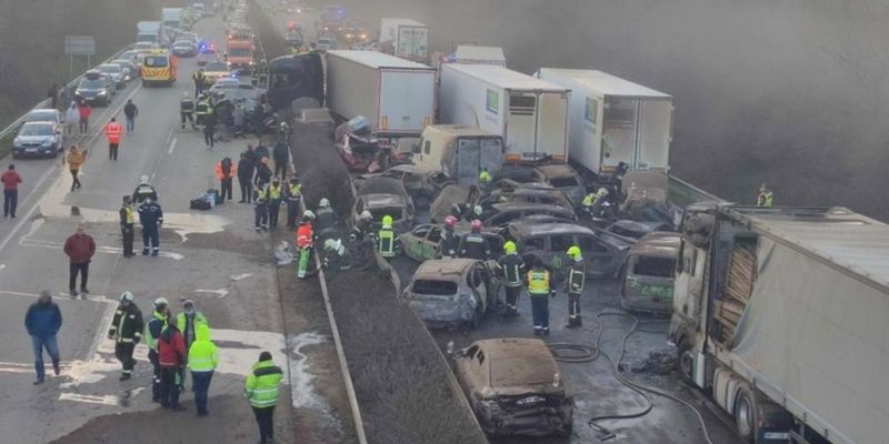 Под Будапештом огромное ДТП: разбились 42 авто, 19 сгорели