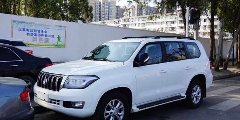 Китайская копия Toyota Land Cruiser появилась на дороге: фото