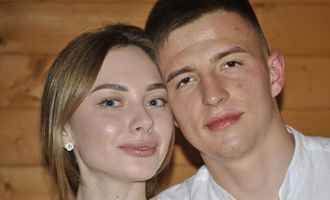"Я сказала "да": невеста вратаря сборной Украины рассказала о помолвке