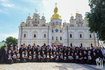В День Святого Духа Предстоятель УПЦ поздравил выпускников Киевских духовных школ с окончанием учебы