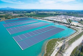 Во Европе построили гигантскую плавучую солнечную электростанцию: видео