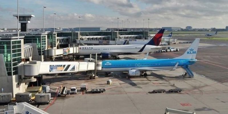 Авиакомпания KLM потеряла более €170 миллионов из-за нехватки персонала в аэропорту Амстердама