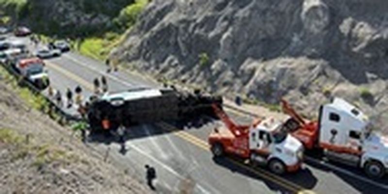 В Мексике автобус врезался в грузовик, 16 жертв