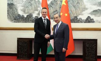 Китай сподівається на покращення зв’язків з ЄС під час головування Угорщини - Ван Ї