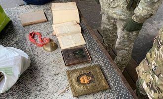Украинец пытался вывезти в ОРЛО старинные книги и иконы