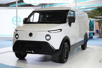 Японцы представили бюджетный электрический фургон с необычным дизайном