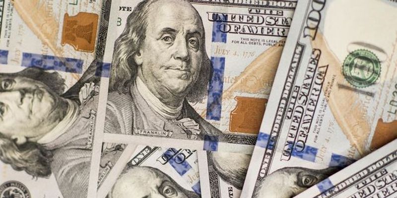 Доллар и евро подешевели за выходные: опубликован курс в банках Украины