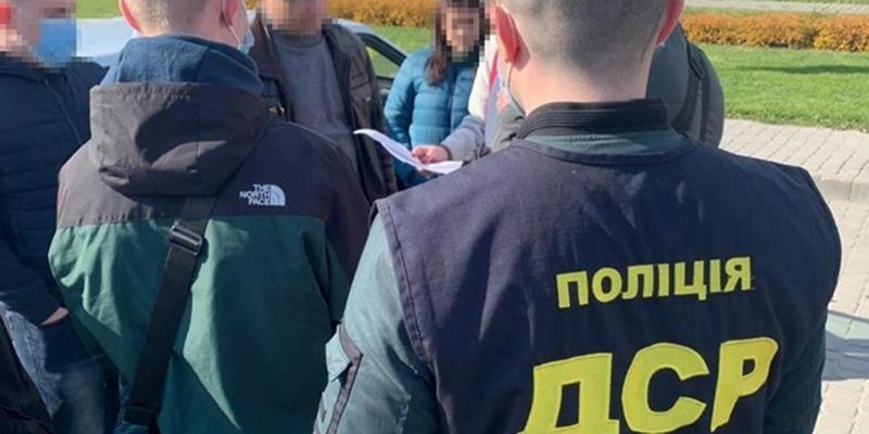 В Ровенской области чиновник вымогал у руководителя АЗС 15 тысяч гривен