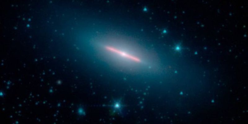 Вчені відкрили галактику, яка нагадує меч джедая із "Зоряних війн": фото