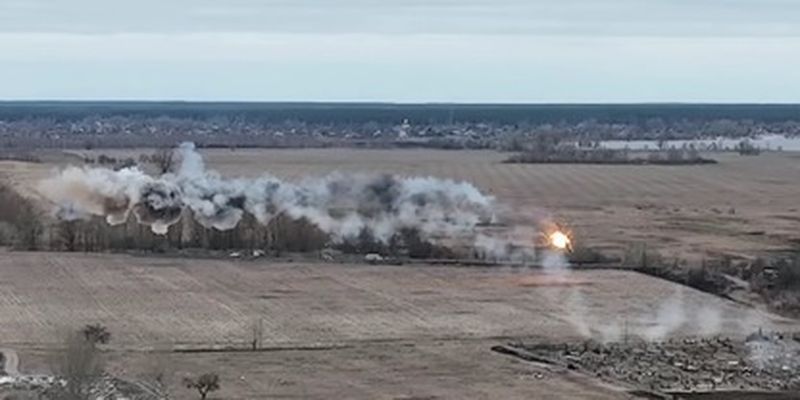 Подробности боя под Херсоном: украинские морпехи сожгли 49 вертолетов оккупантов, фото