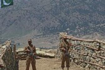 Чотири пакистанські солдати та 2 бойовики були вбиті в ході рейдів військових