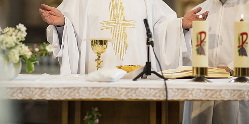 Сексуальне насильство у церкві: у Франції виявили тисячі священників-педофілів