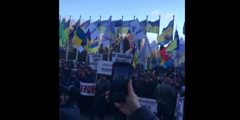 Под окнами Зеленского разгорается масштабный бунт, медийщики не стерпели: "В топку!"